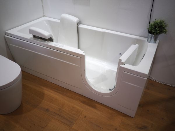 Cost of Walk In Tub Repair in Palmdale
